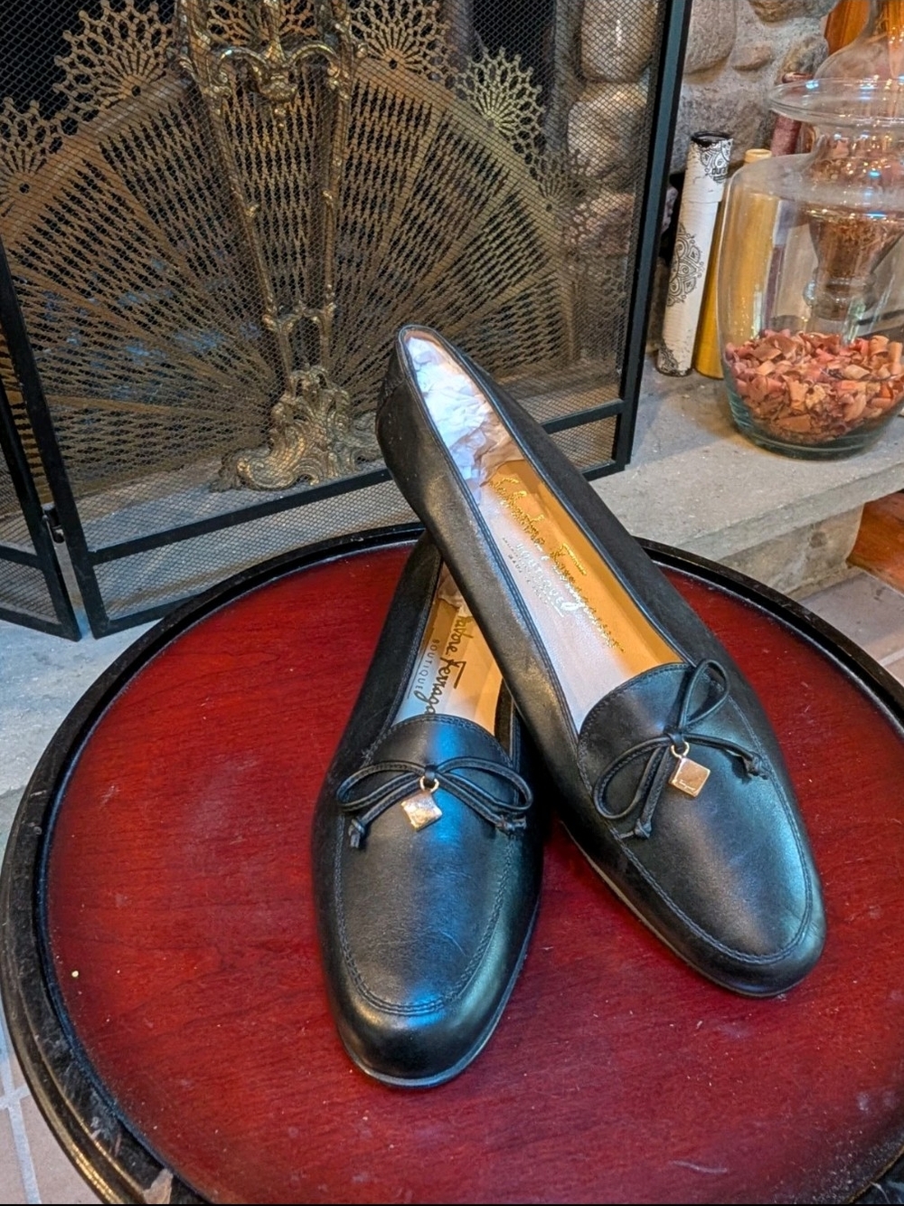 Salvatore Ferragamo Boutique Blk Bow Loafers | Gold Charm | Italy | SZ 6